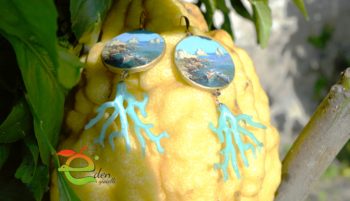 Orecchini con ciondolo capri e ramo turchese realizzato in resina - immagine 19